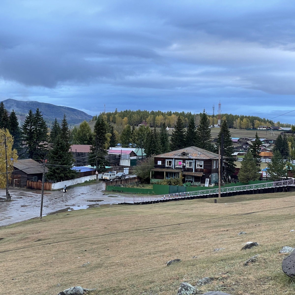 Вид на центр Тоора-Хема с холма (16 сентября 2024 г.)