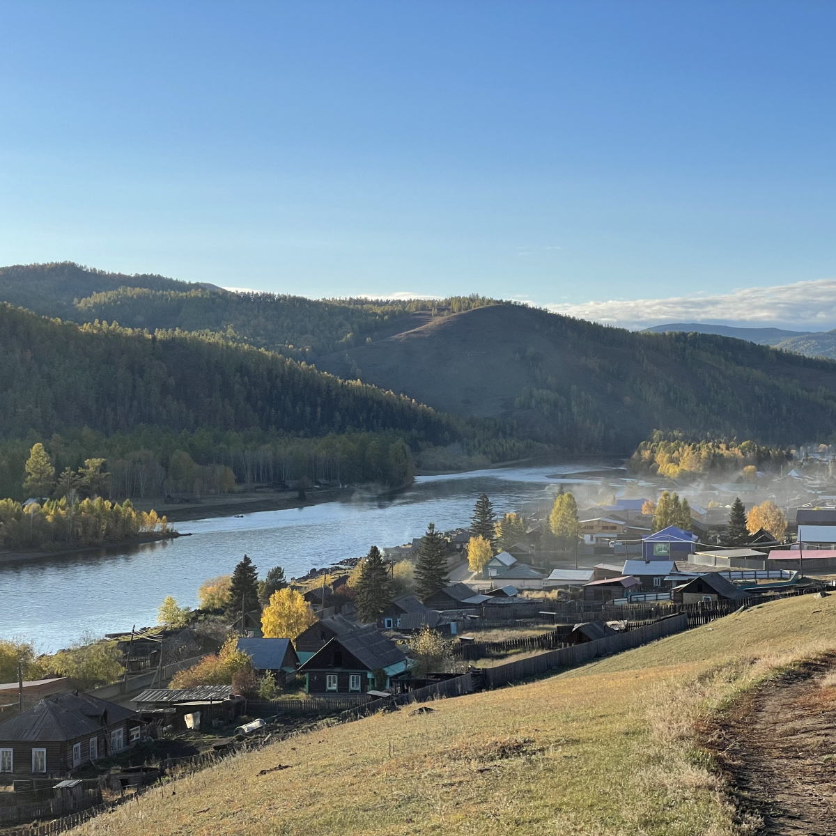 Вид на с. Салдам (Тоджинский район, 21 сентября 2024 г.)